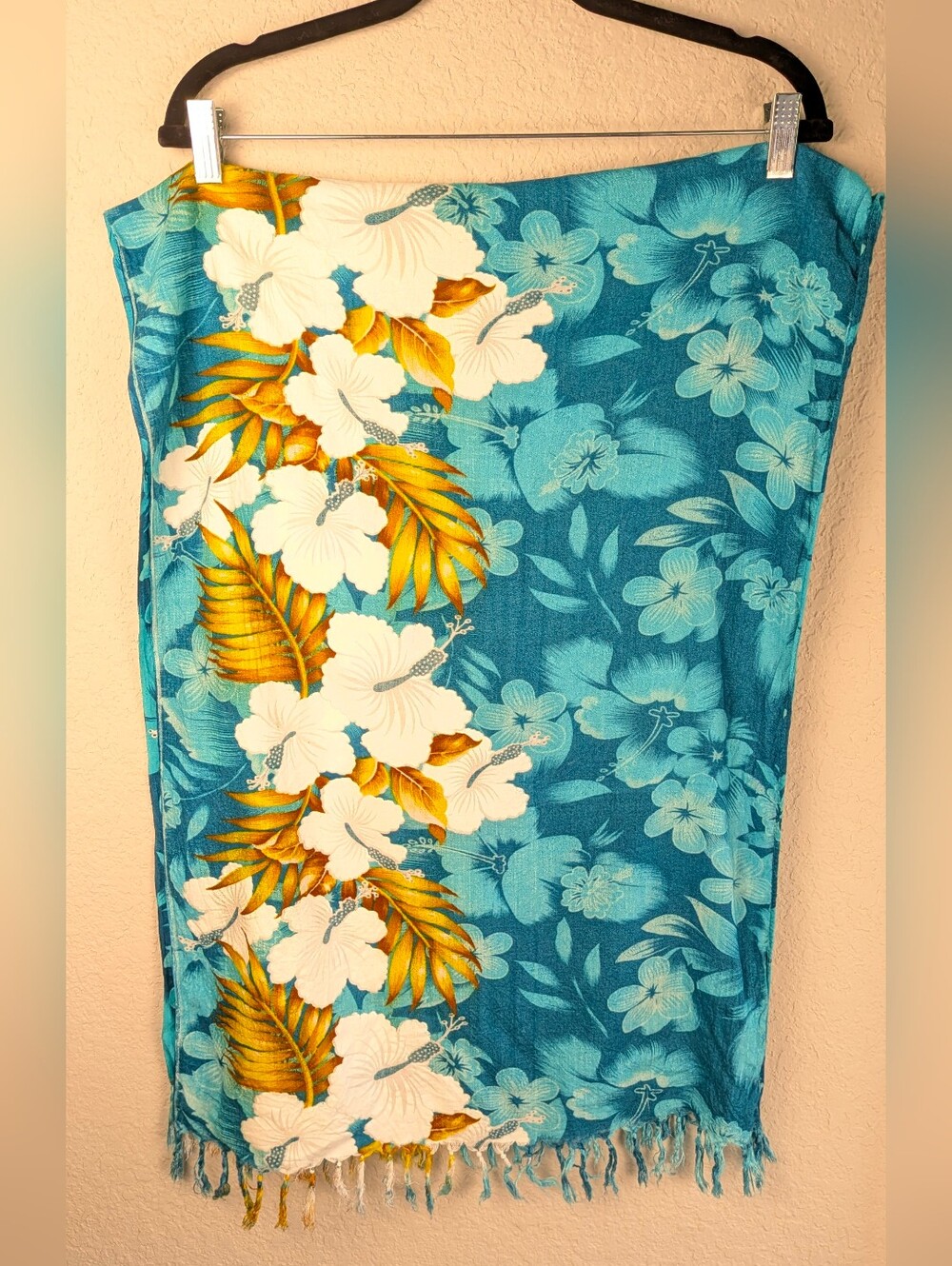 Hawaiian Hibiscus Print Scarf - Lightweight Woven Fabric No Tags 22" x 58"